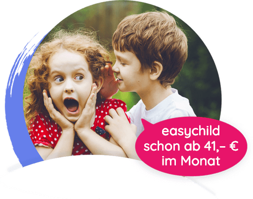 Ein Kind flüstert einem anderen Kind ins Ohr. Daneben eine Sprechblase: easychild schon ab 41 Euro im Monat.